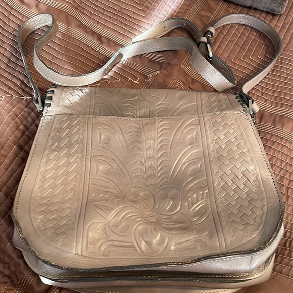Patricia Nash Saddle Bag Taupe/Putty Tooled Leather w braided black leather trim - Picture 3 of 9